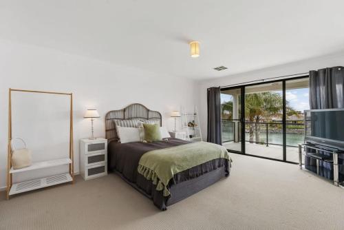 Lakehouse28 Waterfront Resort Living Encounter Bay - BYO Linen