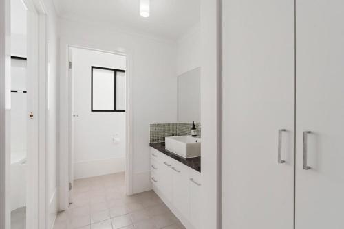 Lakehouse28 Waterfront Resort Living Encounter Bay - BYO Linen