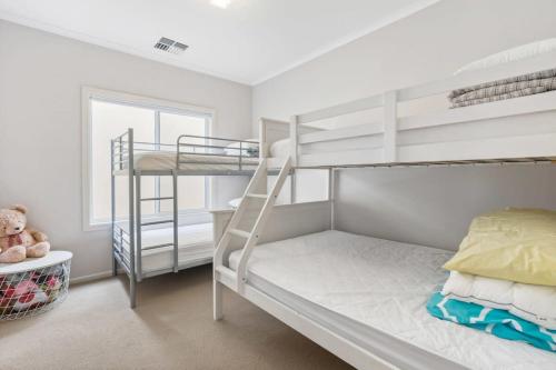 Beautiful Island Blanche Pde Hindmarsh Island - BYO Linen - WiFi