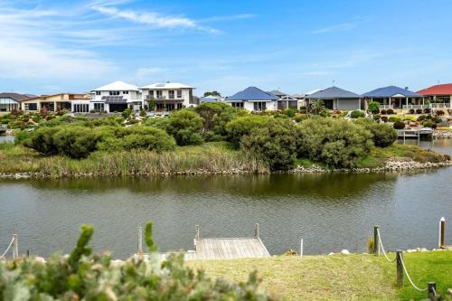 Beautiful Island Blanche Pde Hindmarsh Island - BYO Linen - WiFi in Hindmarsh Island