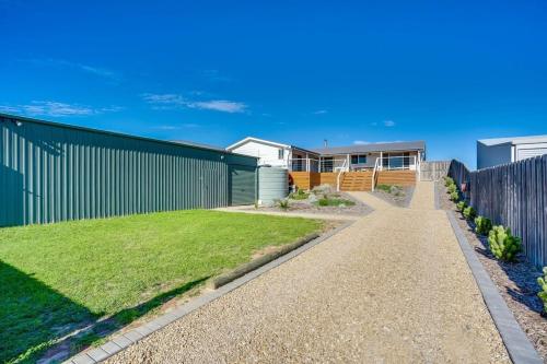 Beladura - 35 Goolwa Channel Drive Hindmarsh Island - Linen Included