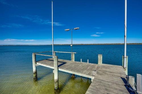 Beladura - 35 Goolwa Channel Drive Hindmarsh Island - Linen Included