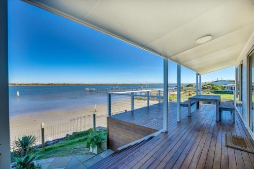 Beladura - 35 Goolwa Channel Drive Hindmarsh Island - Linen Included