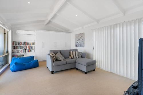 Beladura - 35 Goolwa Channel Drive Hindmarsh Island - Linen Included