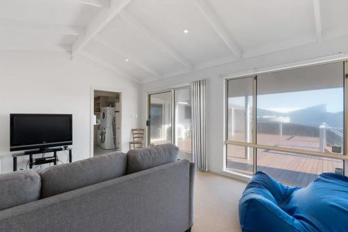 Beladura - 35 Goolwa Channel Drive Hindmarsh Island - Linen Included