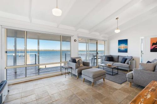 Beladura - 35 Goolwa Channel Drive Hindmarsh Island - Linen Included