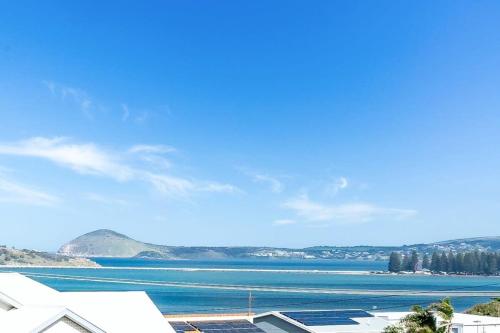 13A Elliot Ave BYO Linen - SeaViews - Walk to Beach - Bikeway - Wi-Fi