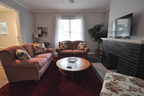 Housepitality - Franklinton Manor - Spacious in Columbus, USA