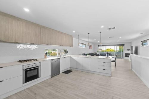 Grantley Haven Victor Harbor spacious home with games room - No Linen Included in Victor Harbor