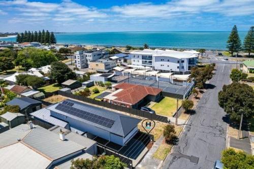 Grantley Haven Victor Harbor spacious home with games room - No Linen Included in Victor Harbor