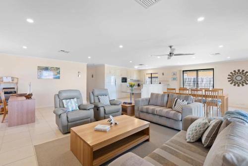 71 Blanche Pde Hindmarsh Island - No Linen Included in Hindmarsh Island