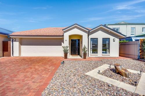 71 Blanche Pde Hindmarsh Island - No Linen Included in Hindmarsh Island