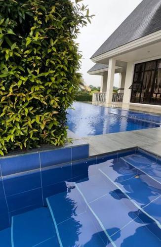 Swimming pool, Fully Furnished 2 BR w/ Netflix in Abucay