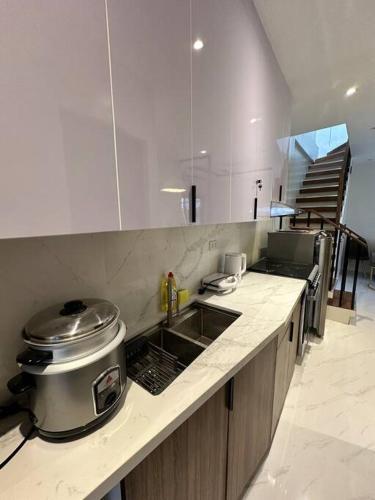 Kitchen, Fully Furnished 2 BR w/ Netflix in Abucay