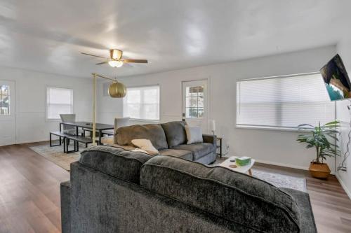 Housepitality - West Side Lodge - 6 BR 2 BA in Lincoln Village