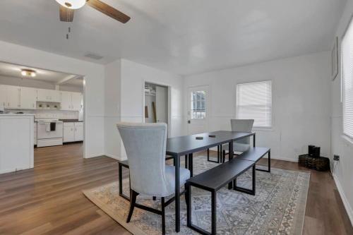 Housepitality - West Side Lodge - 6 BR 2 BA in Lincoln Village