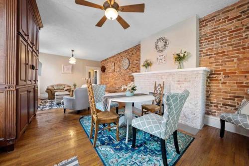 The Village Townhouse - 5 BR in Columbus, USA