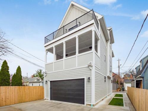 Chateau in the Village - Brand New 3BD 5BA in Columbus, USA