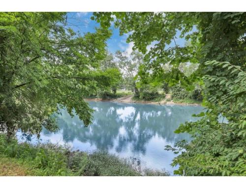 Housepitality - Little River Trails in Mason, USA