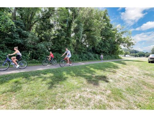 Housepitality - Little River Trails in Mason, USA