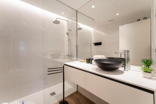 Chic 1BD Flat wSauna & Balcony Tetuán Madrid! - image 7