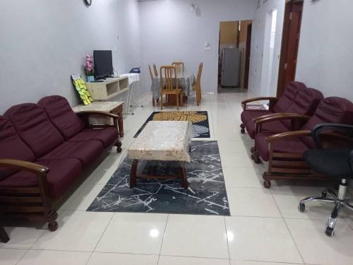 ZR Homestay Chukai 3 Room ( 2 AC + 1 Fan) 2 bath in Bukit Mentok