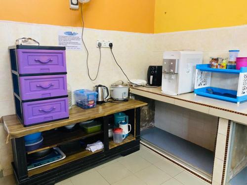 ZR Homestay Chukai 3 Room ( 2 AC + 1 Fan) 2 bath in Bukit Mentok