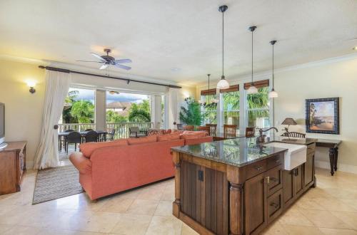 Beautiful Poolside Villa Open Layout With Pool Fitness and Beach Access