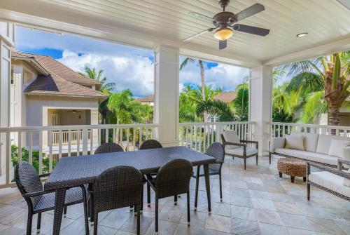 Beautiful Poolside Villa Open Layout With Pool Fitness and Beach Access