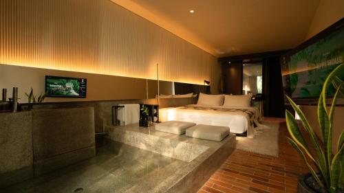 Titik Dua Room Type - Signature Frasa Double Room 