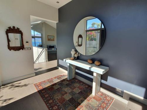 Private Retreat - Stunning Lake & Mountain Views - image 4
