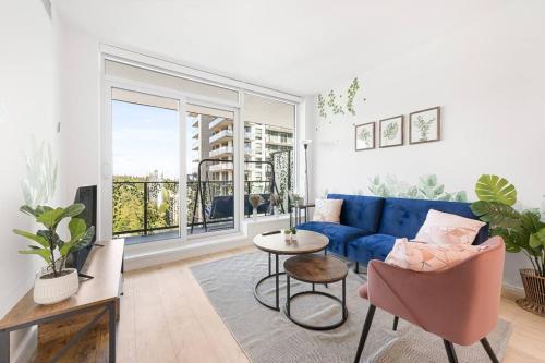Balcony/terrace, Unique and Central Jungle Oasis with Parking! in Burnaby (BC)