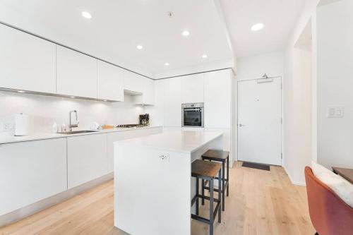 Unique and Central Jungle Oasis with Parking! in Burnaby (BC)