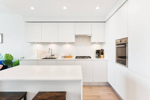 Unique and Central Jungle Oasis with Parking! in Burnaby (BC)
