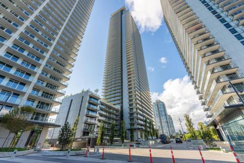 Unique and Central Jungle Oasis with Parking! in Burnaby (BC)