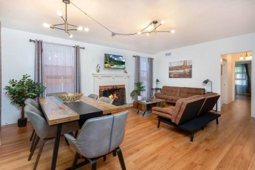 Luxury Living: Spacious 3BR Home in Los Angeles, USA