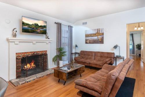 Luxury Living: Spacious 3BR Home in Los Angeles, USA