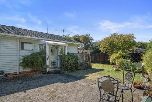 Olive Terrace - Paraparaumu Holiday Home