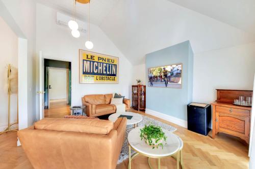 Deluxe Queen Suite