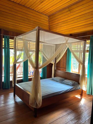 Sera Beach Dive Resort in Popolii