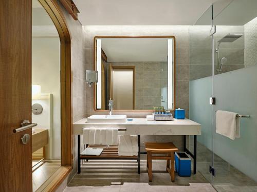 room detail thumbnail 2