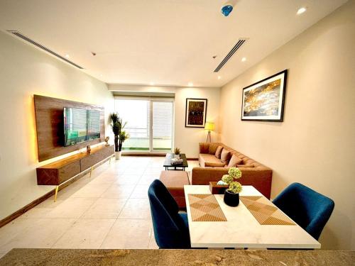 Luxury One Bedroom Apartment Penta Square