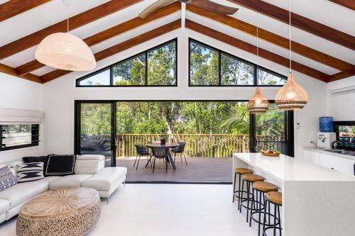 Luxury Treetop House 'Rosella' @ The Oasis