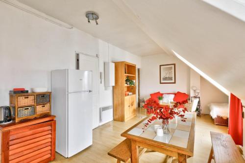 Cosy apartment under the roofs of Paris