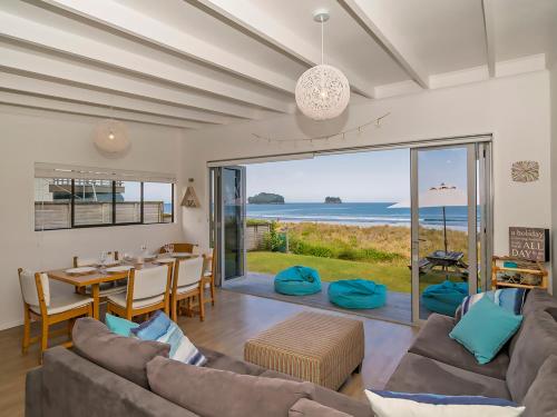 Beachfront Beauty - Whangamata Beachfront Home