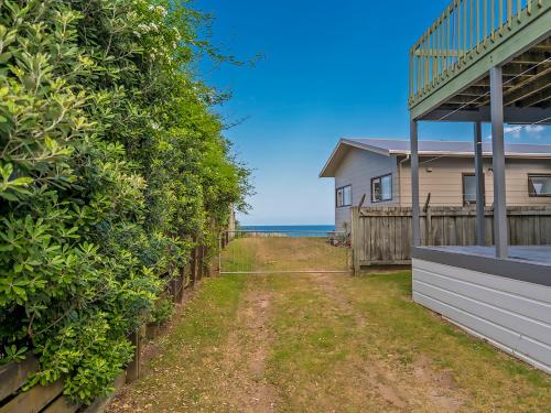 Beachfront Beauty - Whangamata Beachfront Home