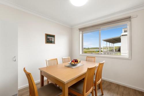 Marine Cove Resort in 麥克拉倫韋爾