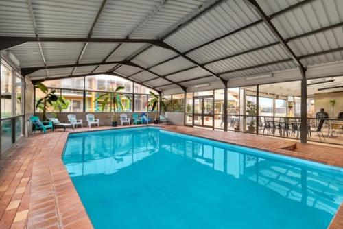 Marine Cove Resort in 麥克拉倫韋爾