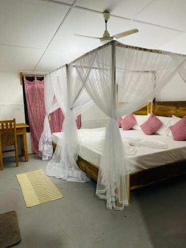 Deluxe Double Room with Two Double Beds image 2