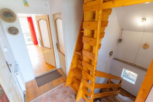 House Jakob Camping Ananas Cisnadioara in Cisnadioara